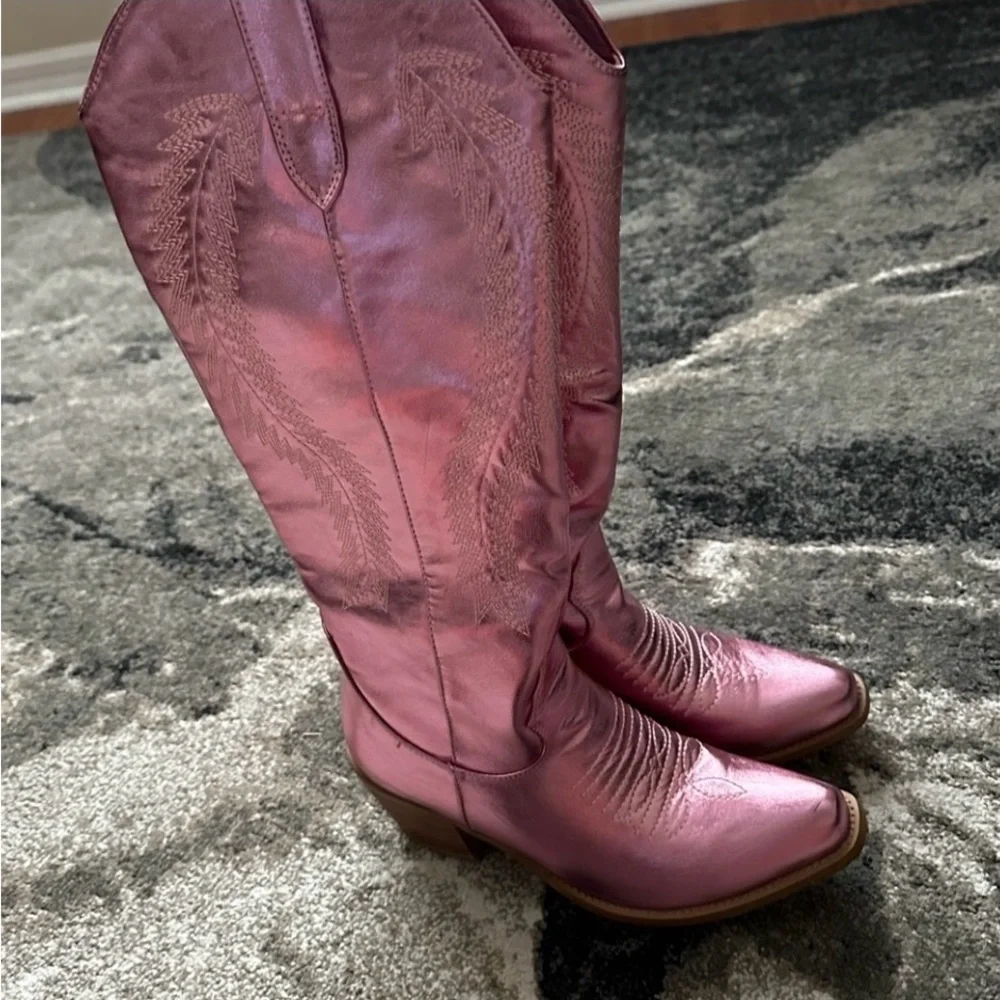 Sexy Metallic Pink Cowgirl boots! - Picture 2 of 6
